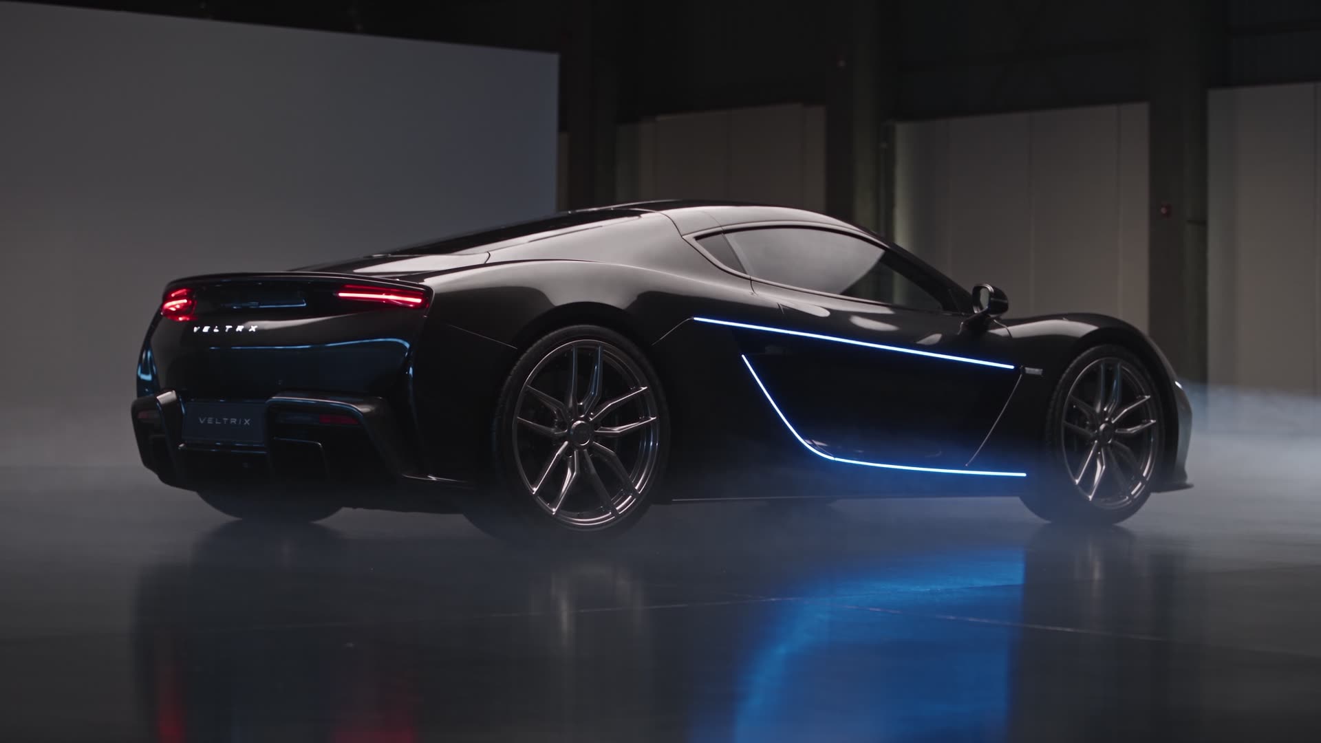 VELTRIX rear three-quarter